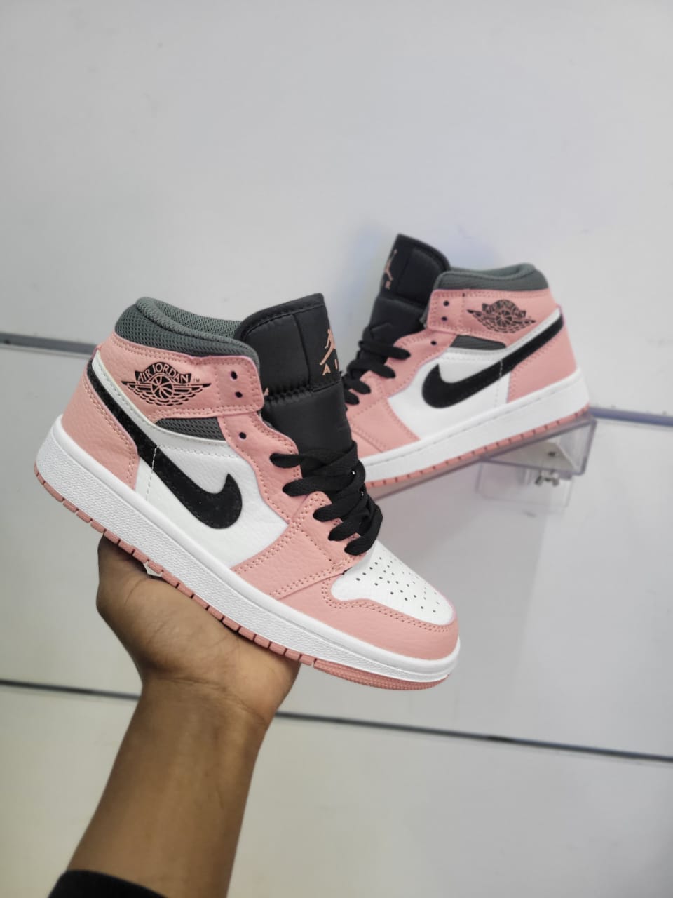 Air Jordan 1 Image 2